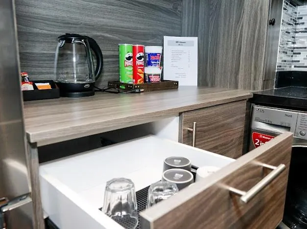 Lmk Staycation La Verti Residences Aparthotel 4*