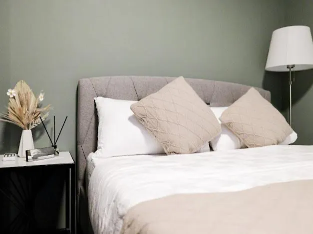Lmk Staycation La Verti Residences Aparthotel 4*